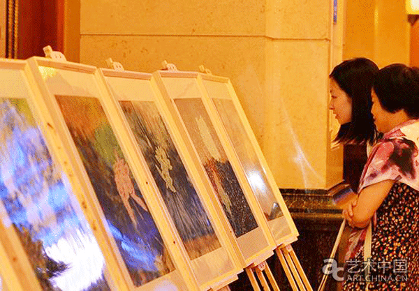 艺术家李辉工笔泼彩国画作品亮相重庆