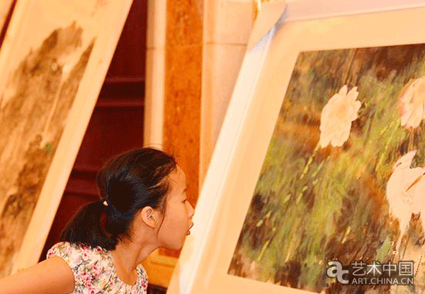 艺术家李辉工笔泼彩国画作品亮相重庆