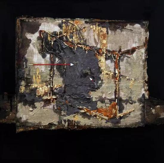 《伤痕中国—圆明园兽首印象系列之二》 陈自豪  40x40cm   漆、瓦灰、蛋壳、布、木板  2009