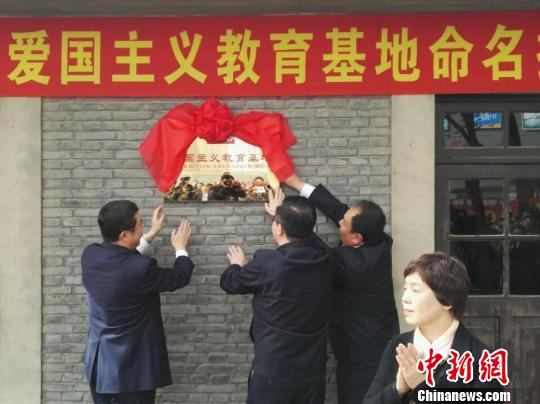 挂牌仪式现场。　张颖 摄