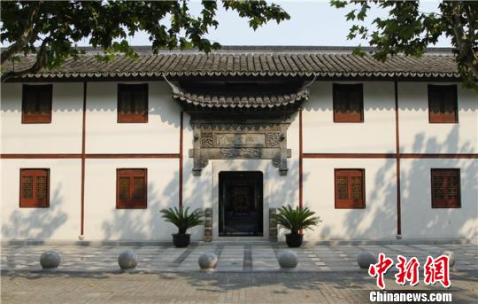 内史第浓缩了百年来上海融汇中外文化的“密码”，虽然不在十里洋场的中心地带，却不妨碍其成为上海最具传奇色彩的宅子之一。　官方　摄